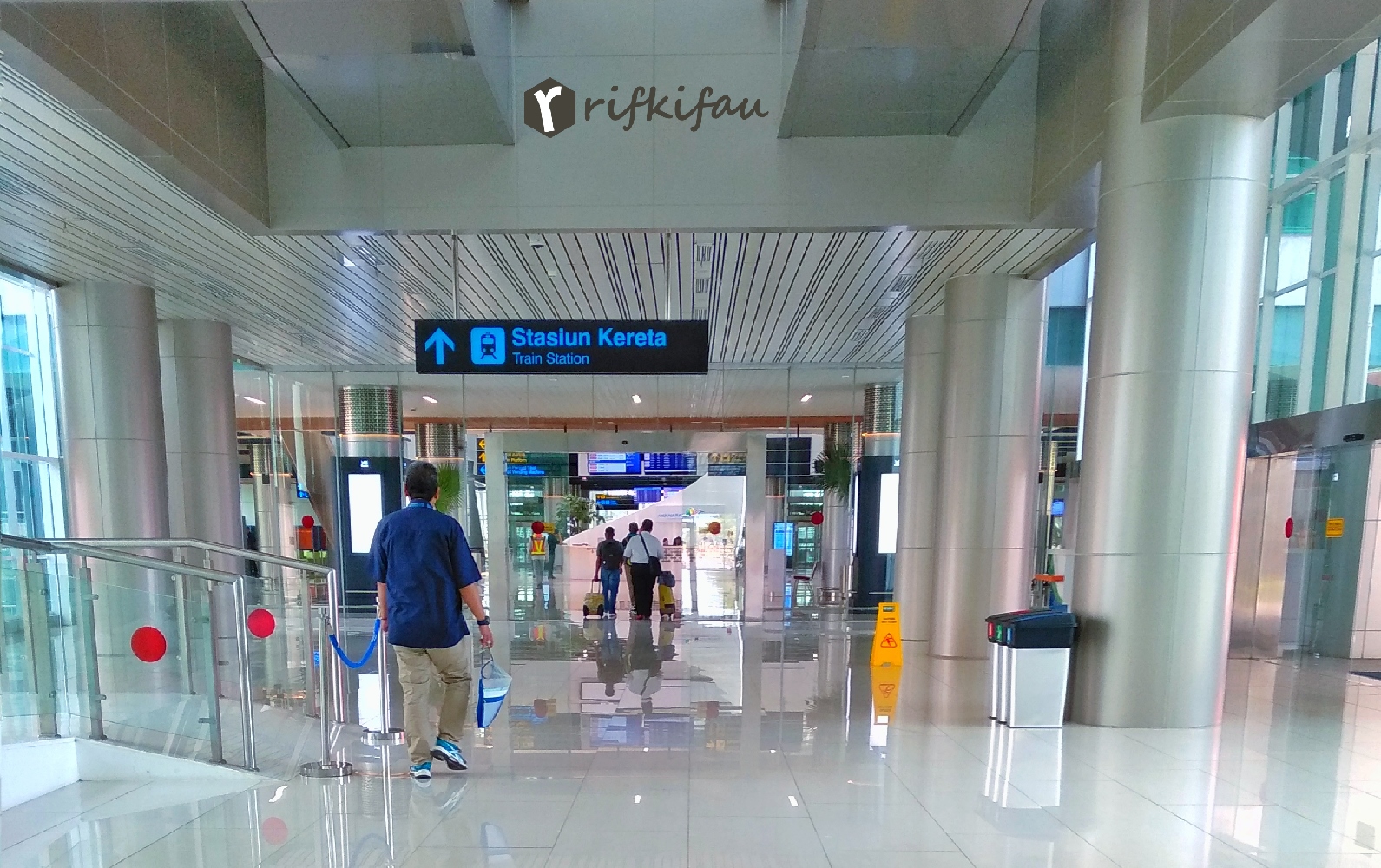 Mencoba-Kereta-Bandara-Soekarno-Hatta-Stasiun