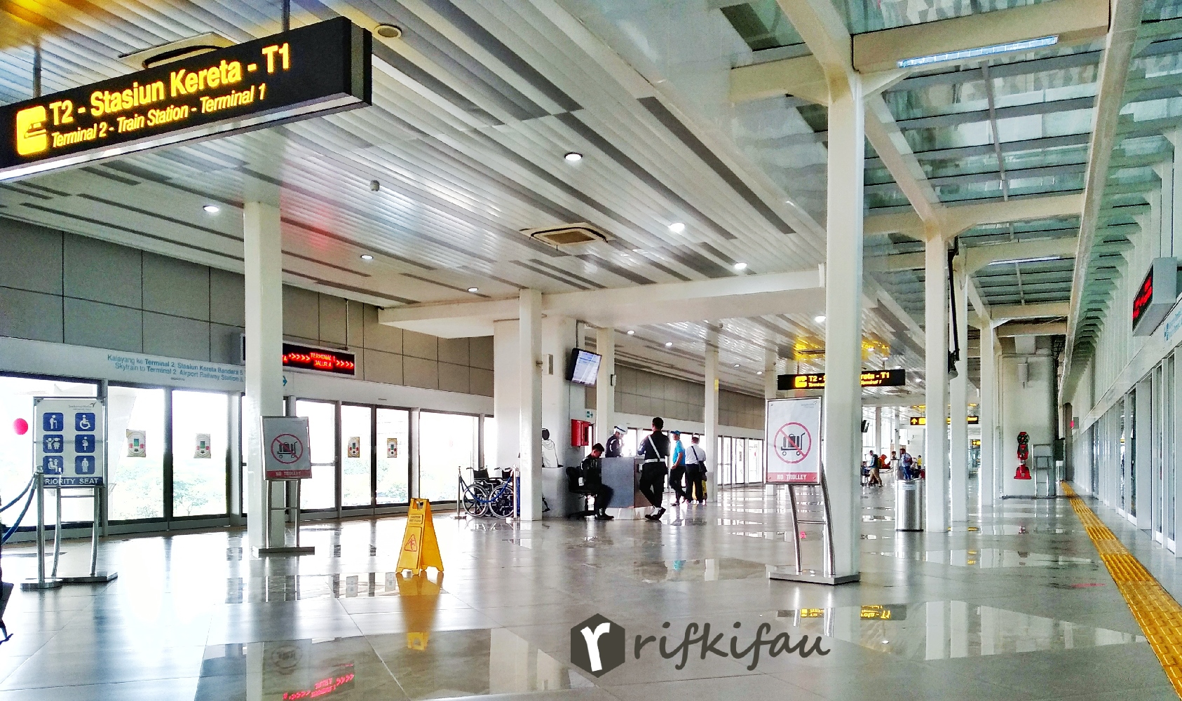 Mencoba-Skytrain-Kereta-Kalayang-Bandara-Soekarno-Hatta-Stasiun-Terminal-3